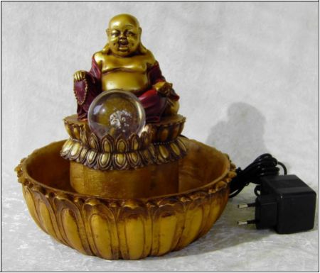 Brunnen - Buddha mit Kugel